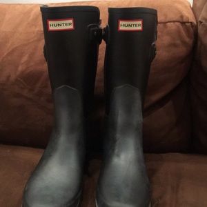 Hunter 3/4 rain boots black. US 9womens